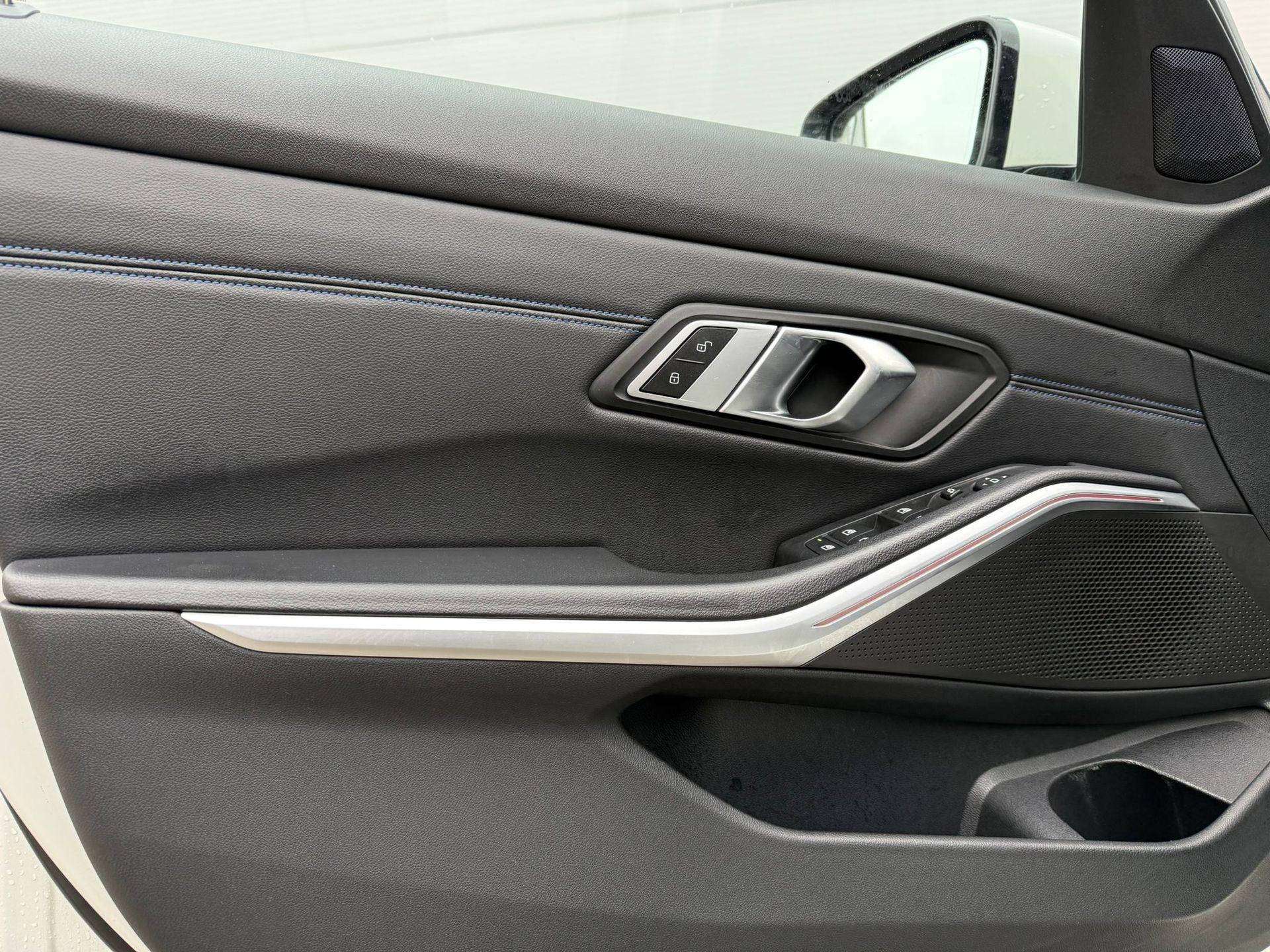 eff87ec1-9bae-419b-b7cd-ce9423b10cc7