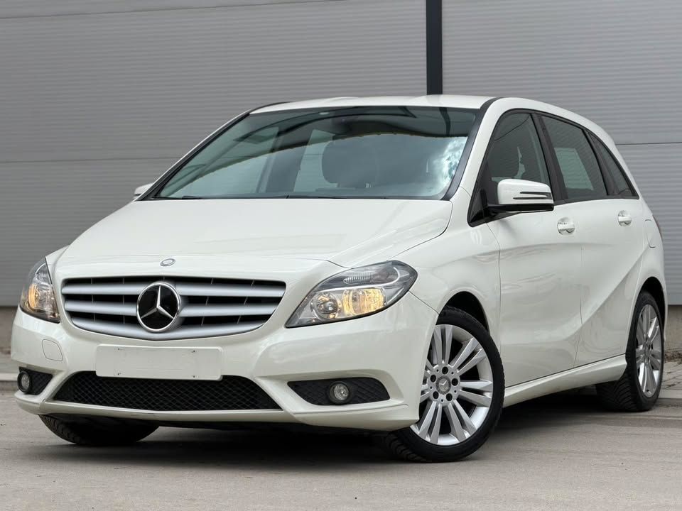 Mercedes-Benz B180 2014