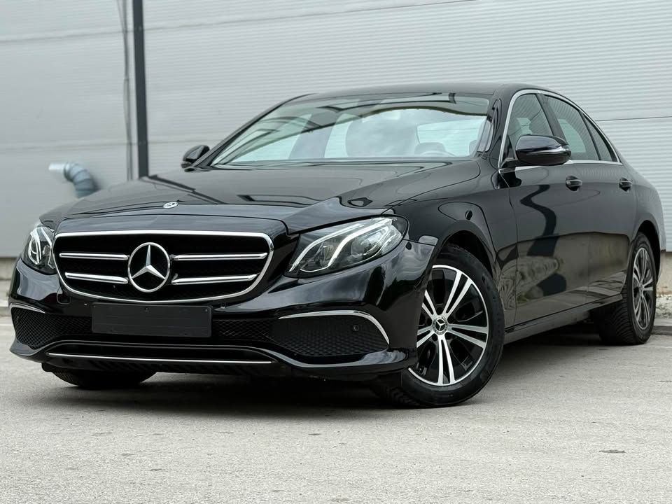 Mercedes-Benz E220 2021