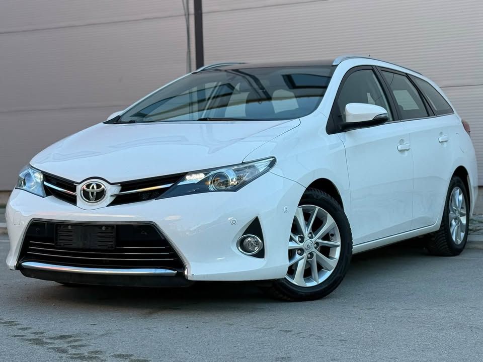 Toyota AURIS 2015