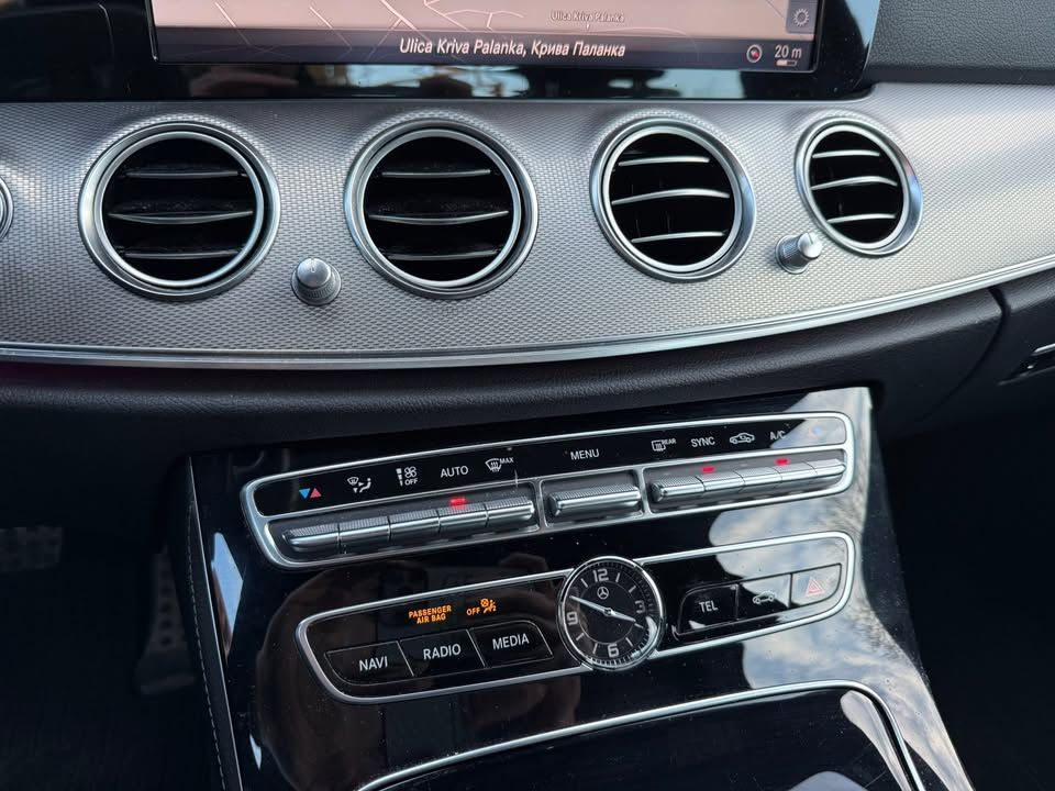 Слика на возило